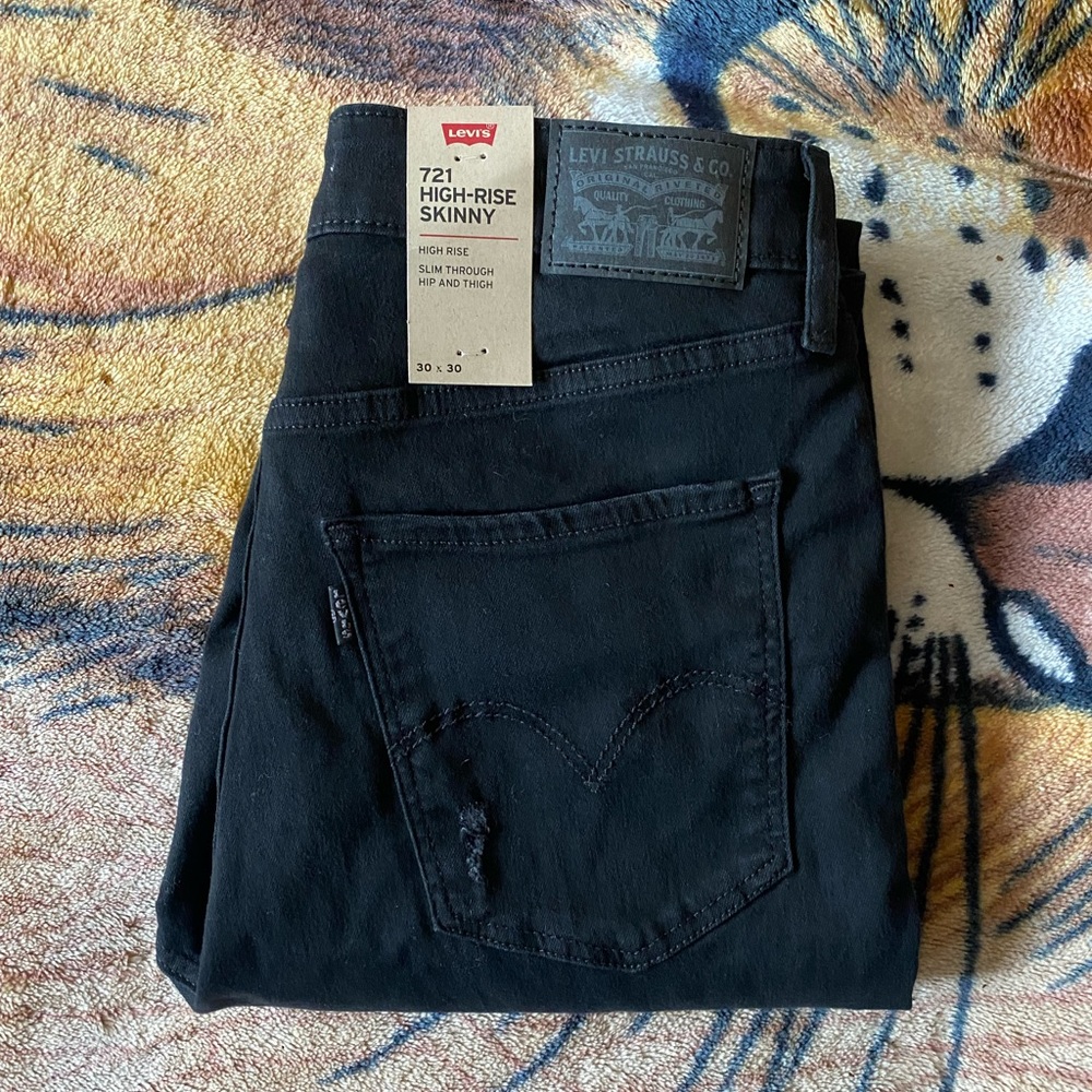 Levi Ripped Jeans